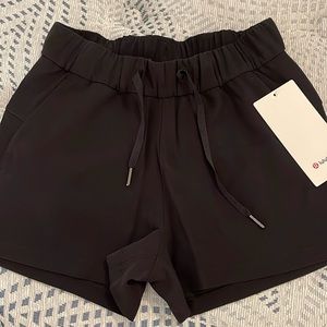 Lulu lemon on the fly short